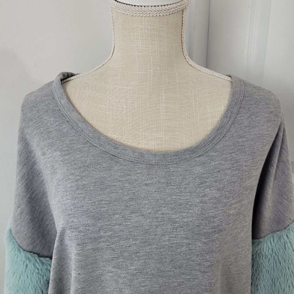 Umgee Sweatshirt Womens S Gray Fuzzy Fur Sleeve Oversized Pullover Lounge - Picture 2 of 14